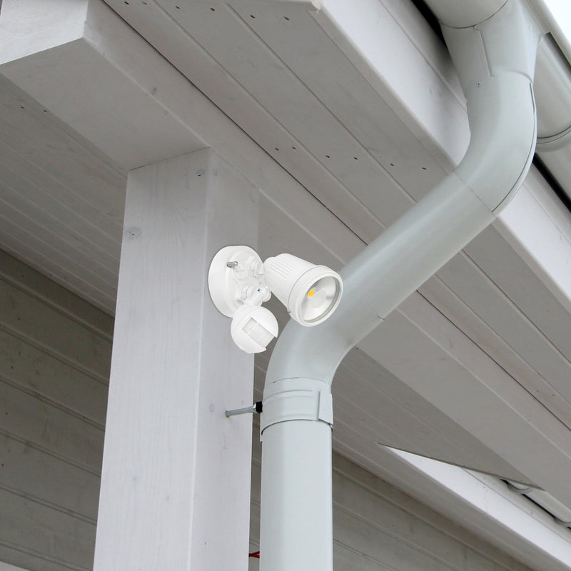 Brilliant Hunter III LED Single Light Floodlight with Sensor