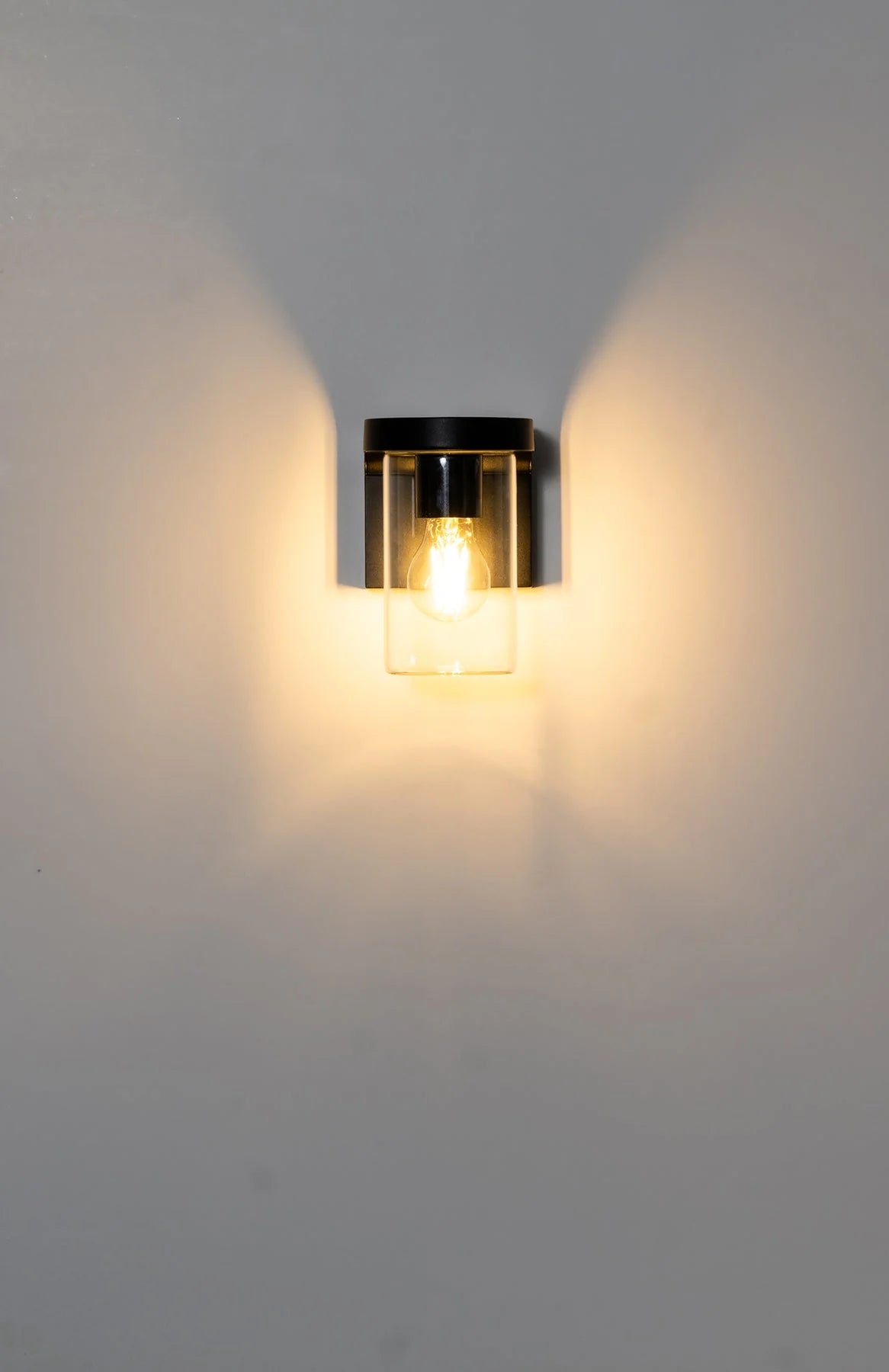 Aluminium IP54 Angela Wall Light With 2700K Warm Glow