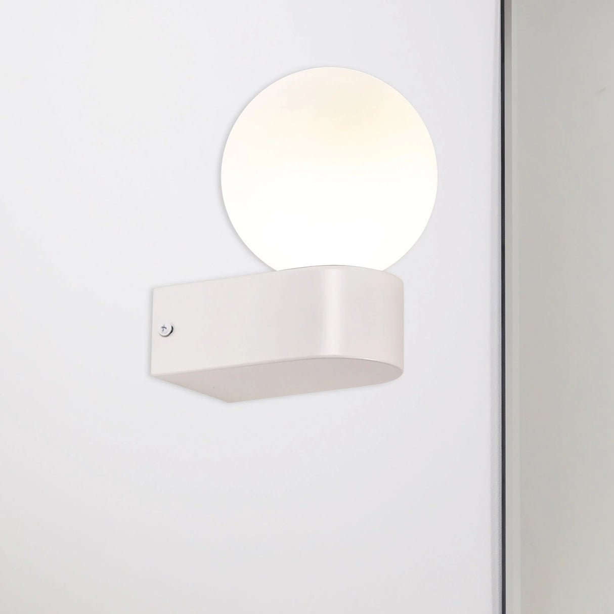 Oriel Minne IP44 Wall Light