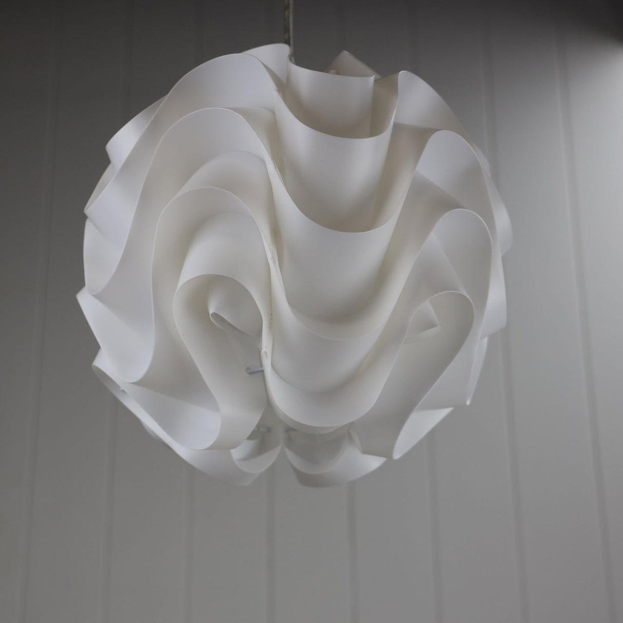 Oriel Lighting CHIC 43 Acrylic Retro Pendant White