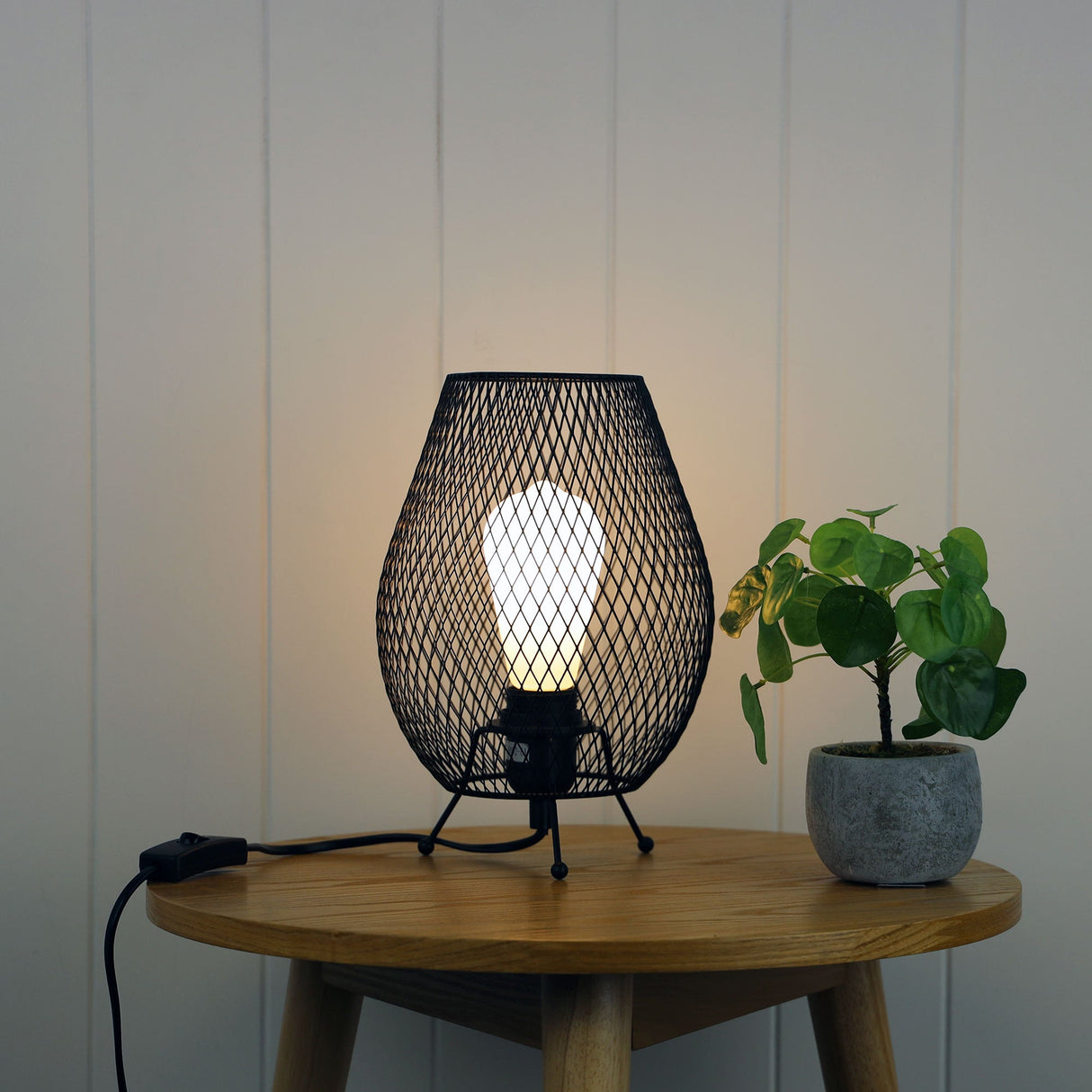 Oriel Lighting Hyzer Mesh Table Lamp Black