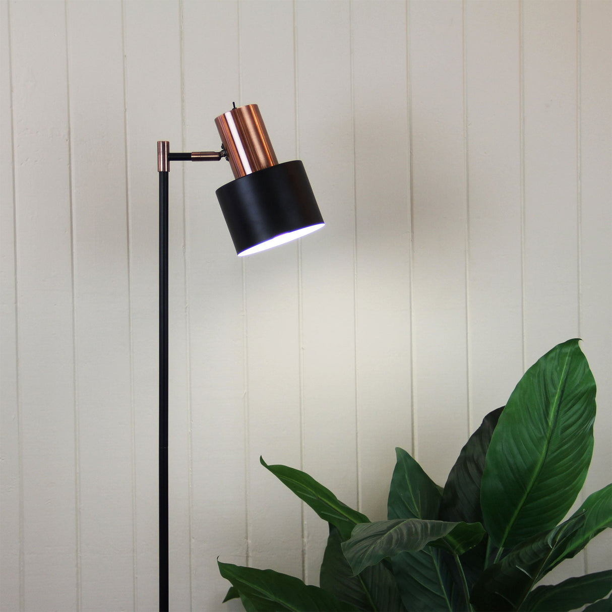 Oriel Lighting Ari Floor Lamp Black W/ Copper Head